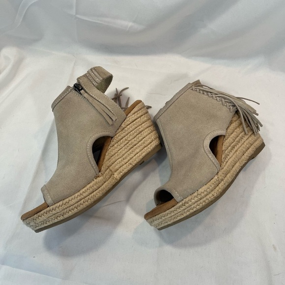Minnetonka Fringed Platform Wedge Espadrilles - Picture 5 of 13
